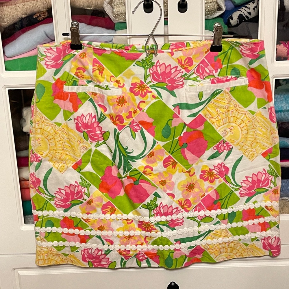 EUC Lilly Pulitzer “Forever Floral Roslyn” skirt
Size 12